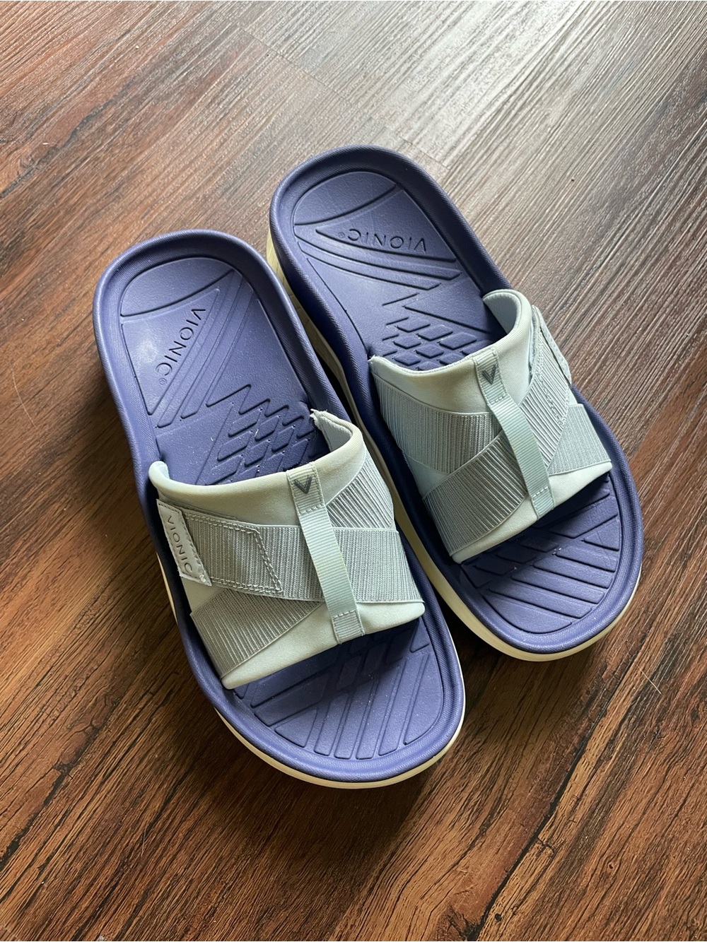VIONIC READ! Unisex Rebound Two Tone Blue Synthetic Nubuck Slides M(7.5) W(9)